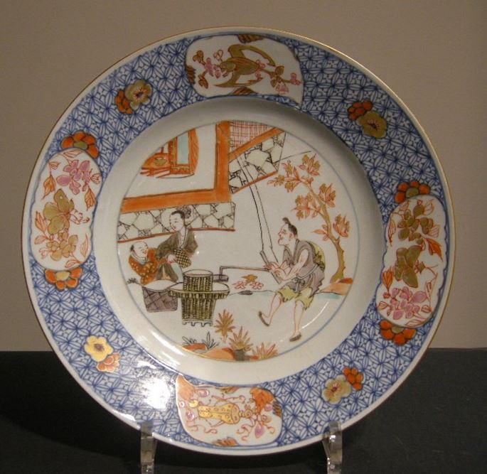 Dish porcelain showing the pressing of apples - Yongzheng period | MasterArt